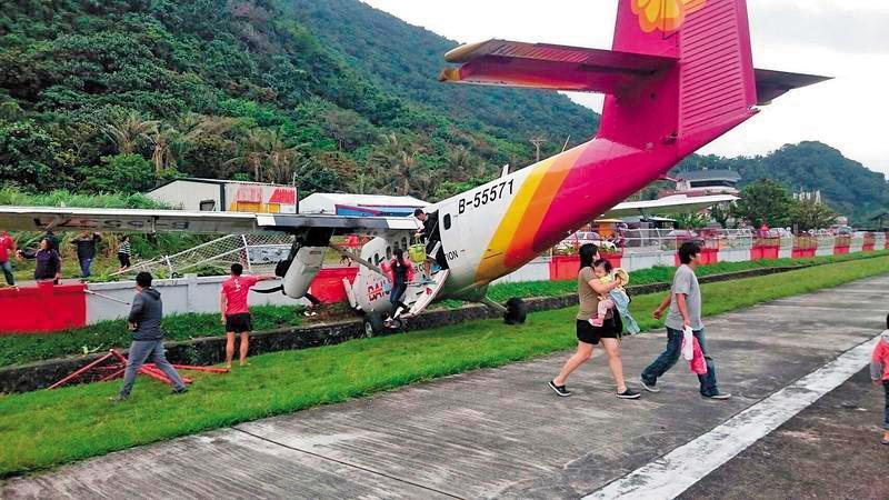 德安航3年出包4次　降落忘記放起落架還不是最扯