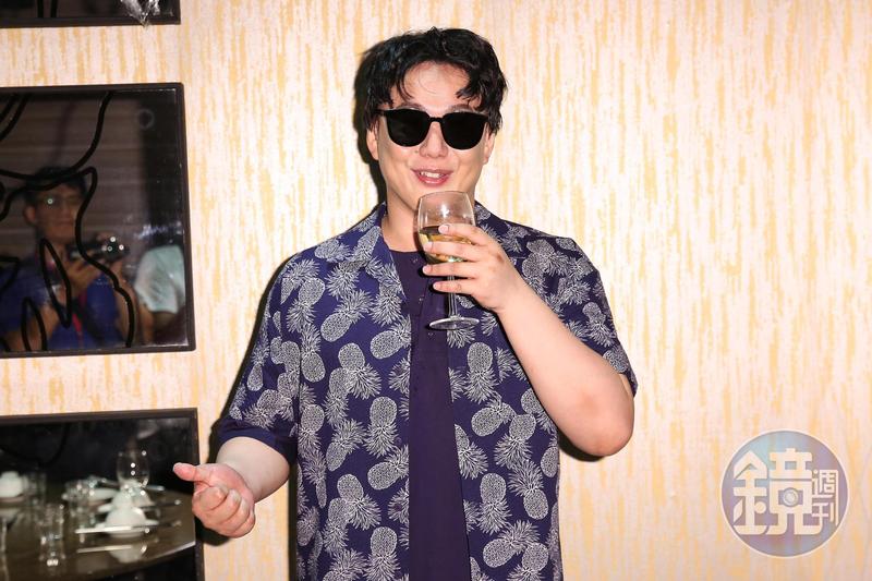 蕭煌奇獎座湊滿麻將桌 放話改搶國語歌王