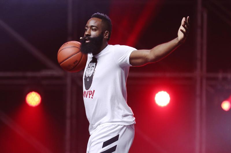 NBA「大鬍子」哈登上台綜藝節目 和憲哥PK籃球