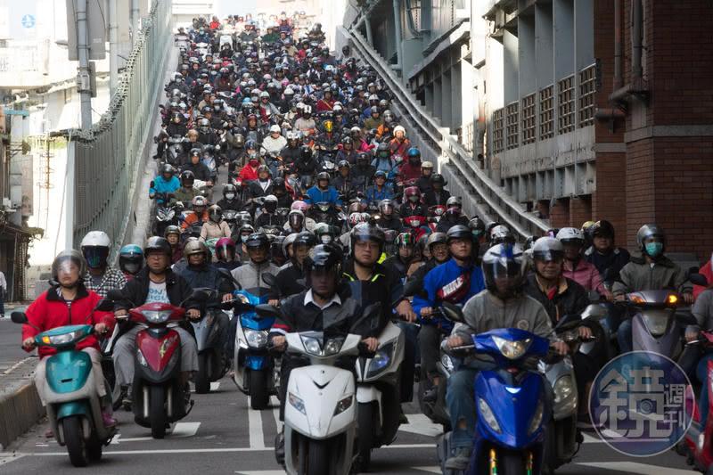 白牌機車哭哭!Google機車導航會誤闖快速道路