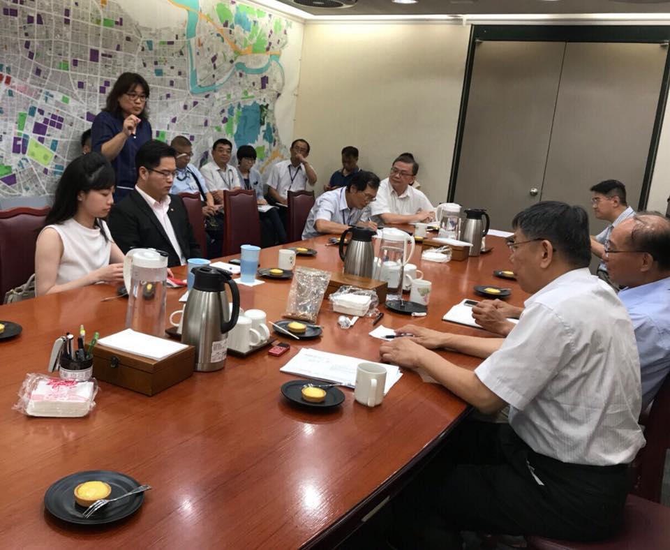 出席便當會的綠營議員高嘉瑜也向市長柯文哲提出幾點市政建議。（翻攝自高嘉瑜臉書）