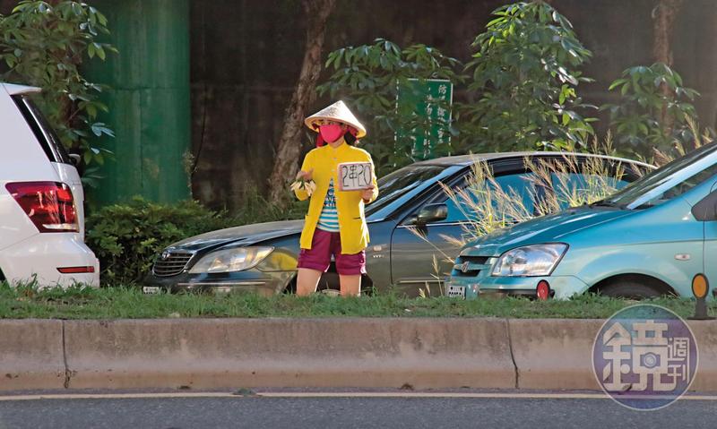 賣玉蘭花街口大亂鬥 尿攻檢舉全都來