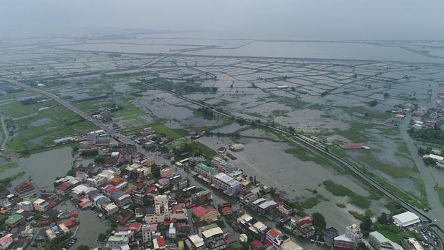 雲豹裝甲車挺進災區　協助民眾救出受困88歲老母﻿
