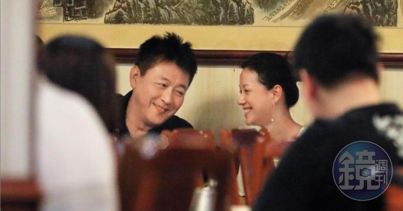 庹宗華貼臉摸摸摟人妻 她卻被懷疑是變性人
