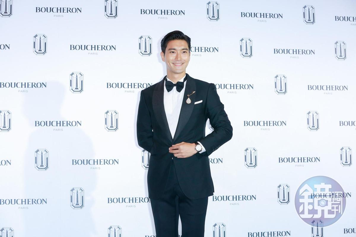 崔始源以帥氣西裝look來台出席BOUCHERON頂級珠寶展。