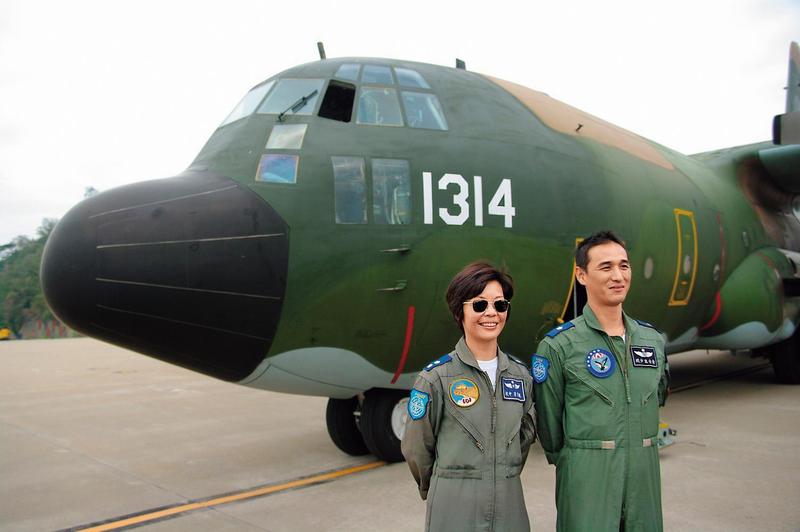 總統府首任女武官　飛官伉儷曾是軍中佳話