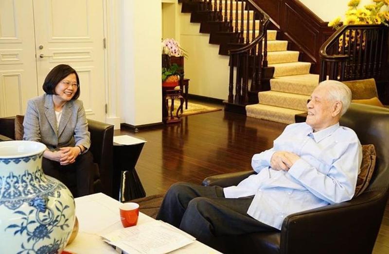 上任後首赴翠山莊訪李登輝　蔡英文預祝中秋快樂