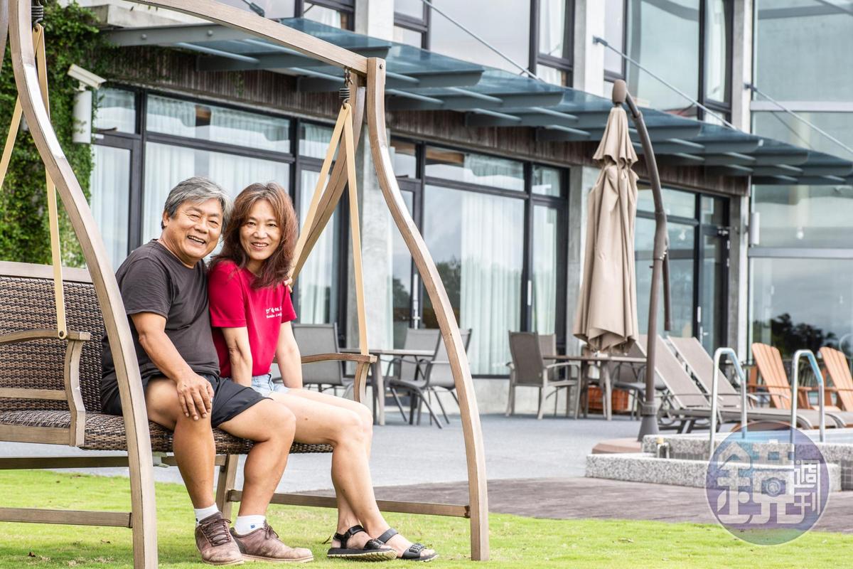 石教授夫婦現在定居頭城,二人分工照料民宿大小事。
