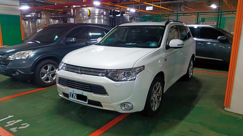 2.4萬就拐走200萬限量名車 連警方也沒輒