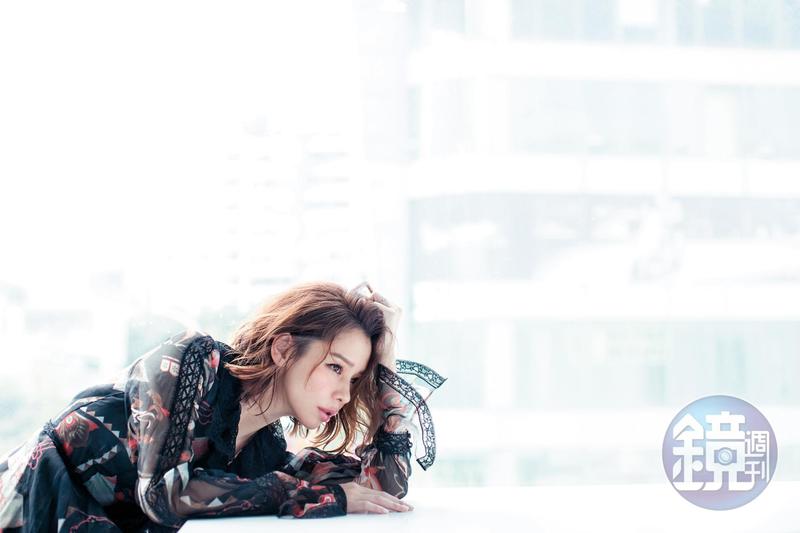 一口飯一滴眼淚 徐若瑄強顏歡笑後的「真正開心」