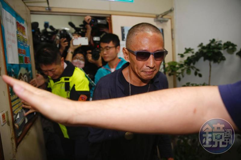 鈕承澤頂光頭出面　關鍵女主管至今神隱