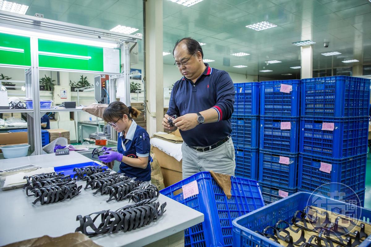 有別於傳統中小型塑膠廠缺乏自行接單能力，宗瑋工業靠提供小量多樣、一站式客製化服務，打入歐美市場，毛利平均可達45％。