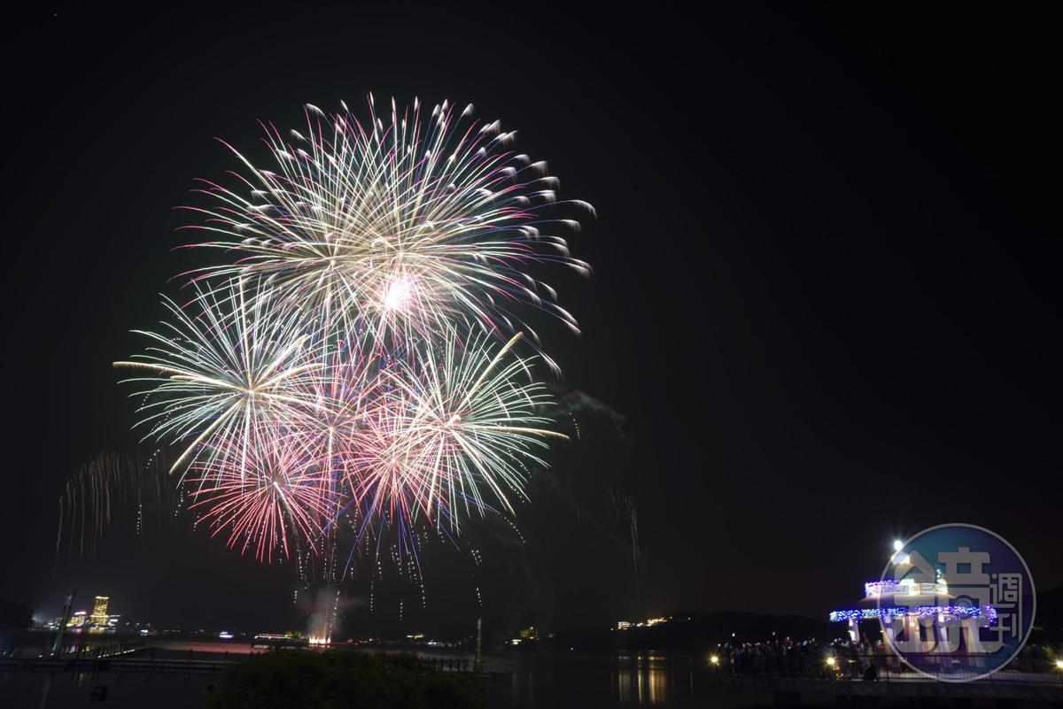 跨年煙火將在午夜12點施放，時間長達8分鐘。