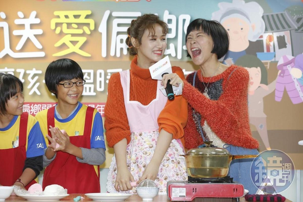 廚藝很好的吳姍儒今天是第一次搓湯圓。