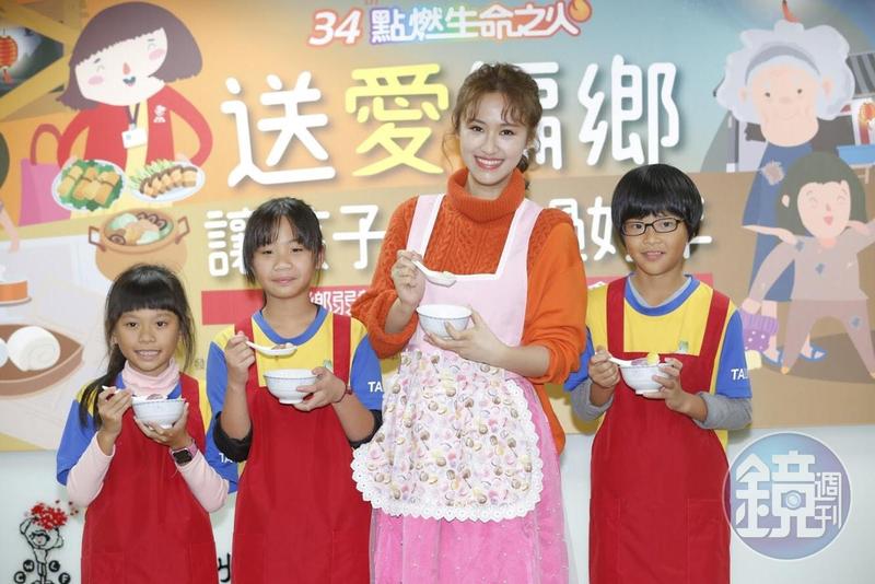 14歲赴美求學孤單過年　女星嘆：覺得被爸媽丟棄