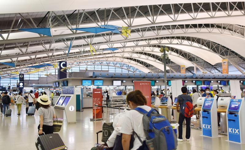 旅客都去買新的 日本呼籲勿將舊行李箱丟機場