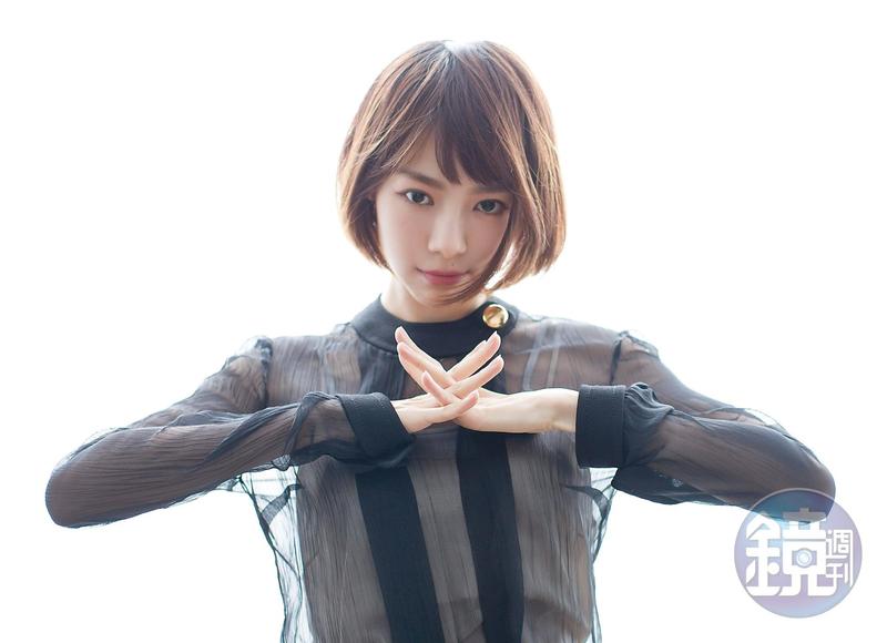 受封真人版娜美!女星擁「川字肌」 她是這樣練出來的