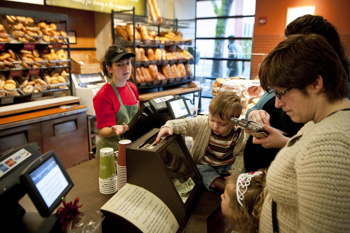 麵包店「Panera Cares」讓顧客自行決定要支付多少錢，非常考驗人性。（東方IC）