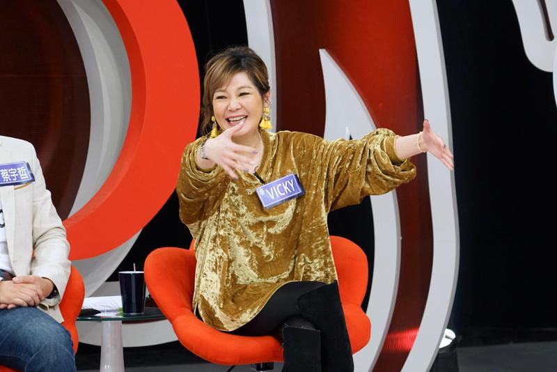 怕二女兒有「老二情結」 屈中恆寵女把高鐵當公車搭