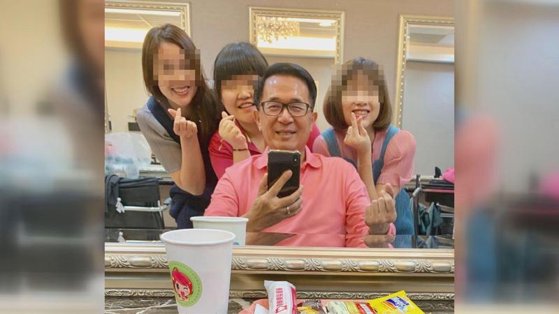與女粉絲自拍手就不抖 扁創醫療奇蹟
