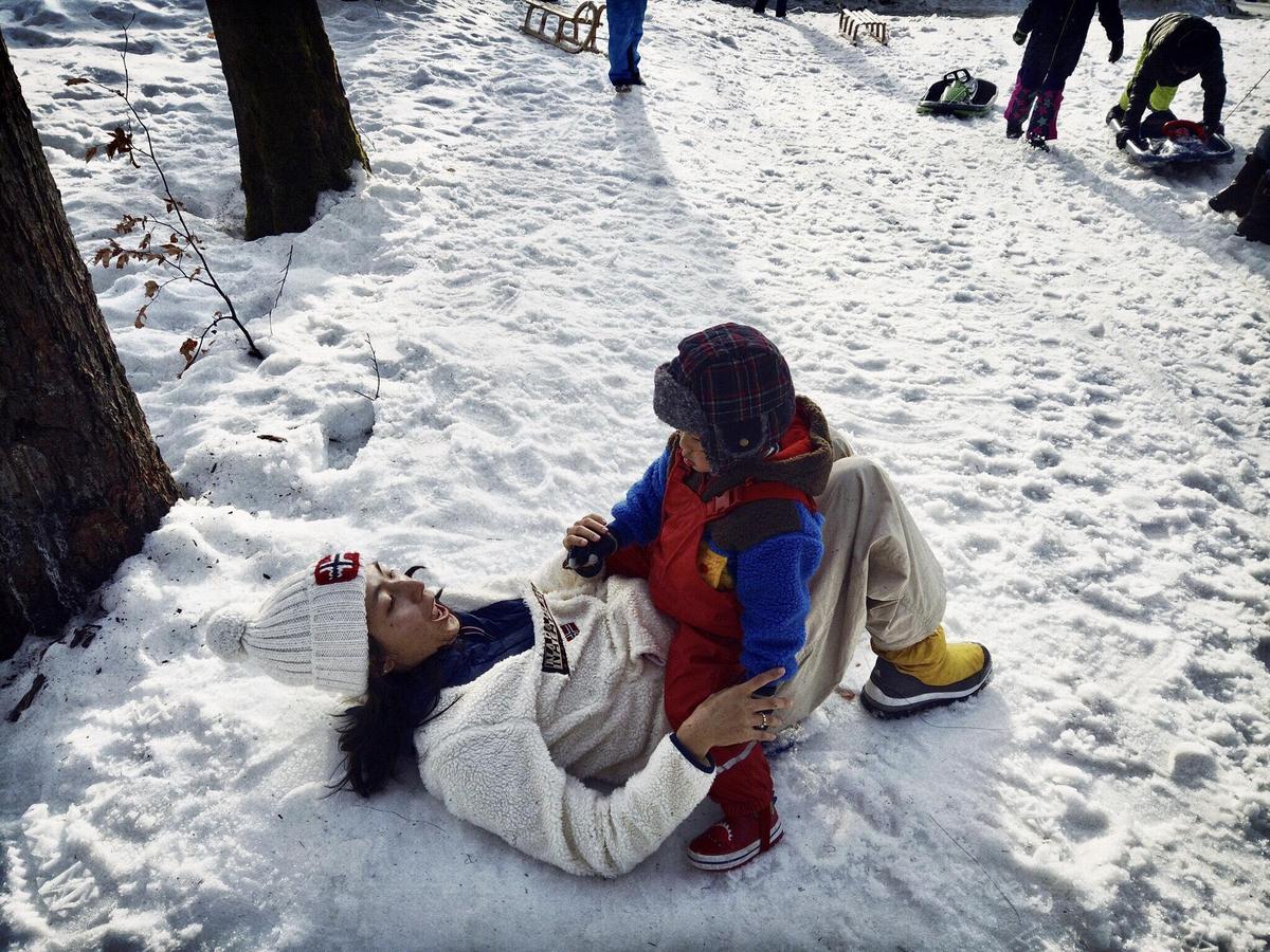 仔仔帶兒子出國玩雪,留下許多美好的回憶。(展奕娛樂提供)