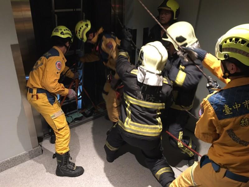 電梯故障成自由落體　23歲電梯工慘墜地下7樓亡