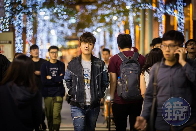 窮到只剩下恐懼 年收破億麥克風少年自首吸毒