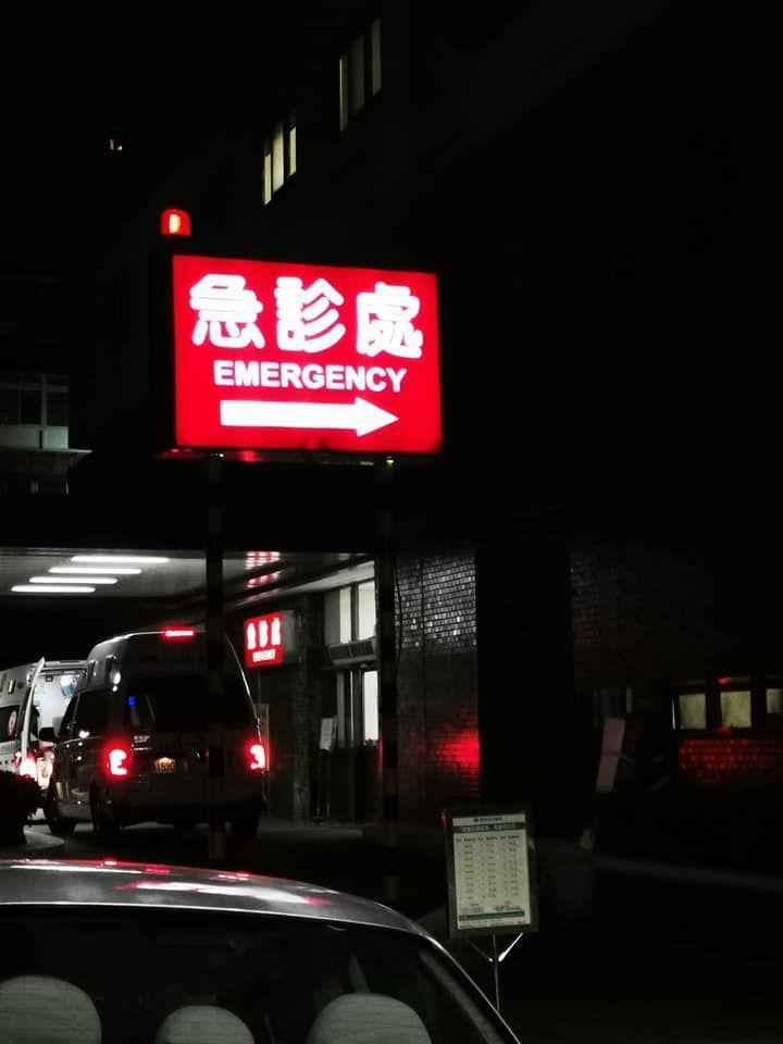 烘焙坊老闆4年來，在打烊後跑過各大醫院急診室及消防分隊送愛心麵包。（翻攝爆怨公社）