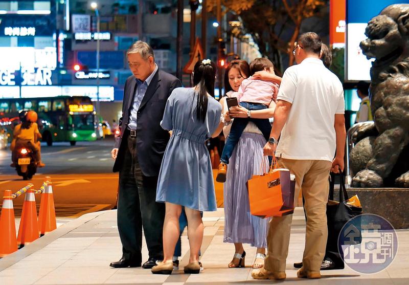 離婚孩子歸麻衣 傳王家金孫改姓佐藤