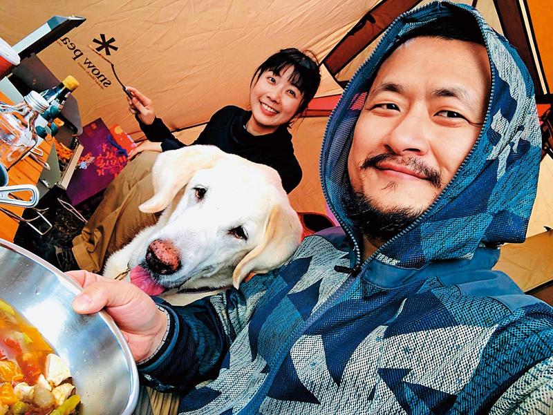 丈母娘相陪 九把刀周亭羽婦產科報到