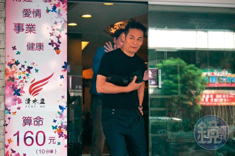 被黑道盯上急脫身 徐乃麟求神鬼救援捧烏龜