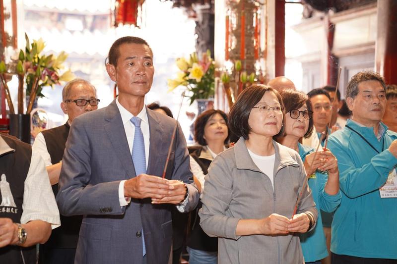 白狼染紅宮廟屢涉暴力　綠委要求內政部研究解散統促黨