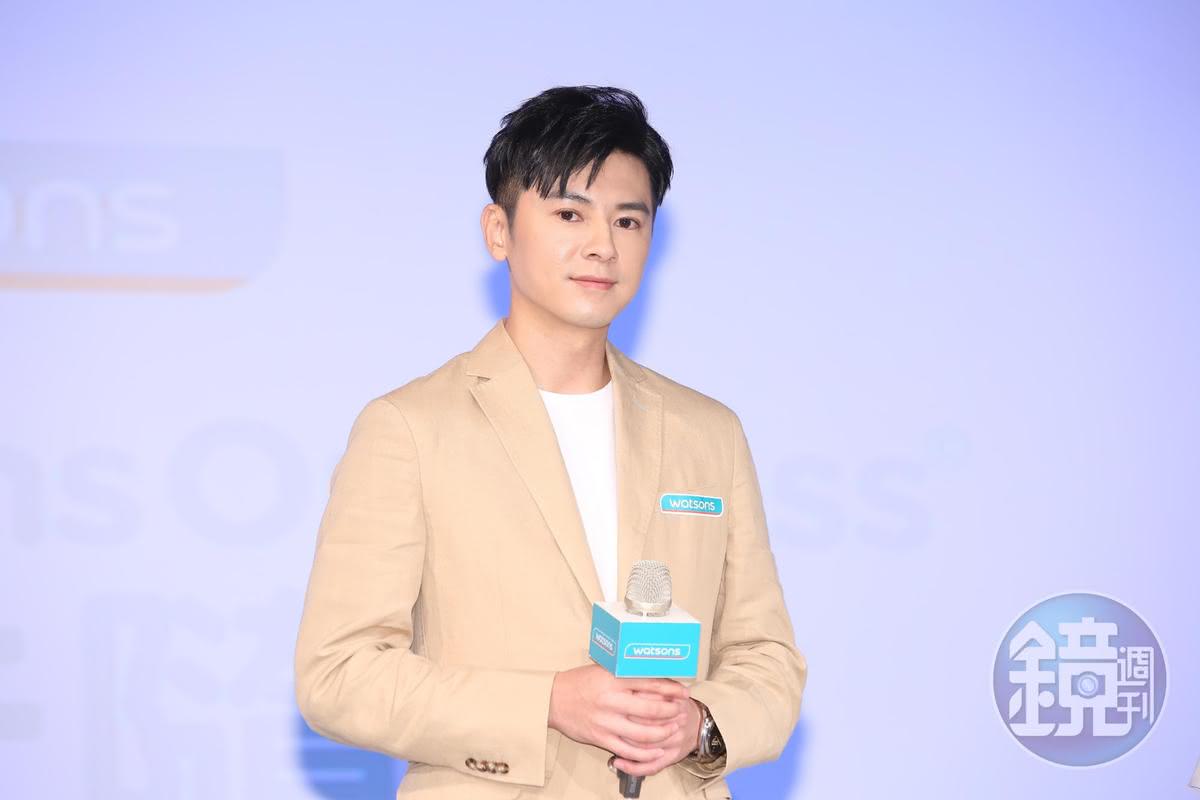 李國毅對於與橘子學姊的15年情始終以「好朋友」、「家人」做解釋。