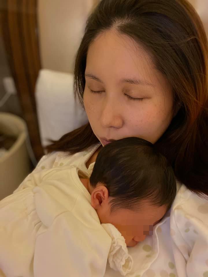 余苑綺才剛生完第二胎就發現直腸癌復發。（翻攝自余苑綺臉書）