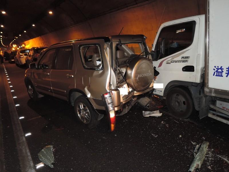 兩天前才火燒車　國道6號隧道又7車連環撞