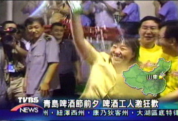 青島啤酒節前夕　啤酒工人激狂歡