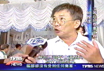 非腦脊髓膜炎死亡　邱界喬覆國旗