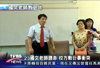 校長態度敷衍 議員不滿拍桌