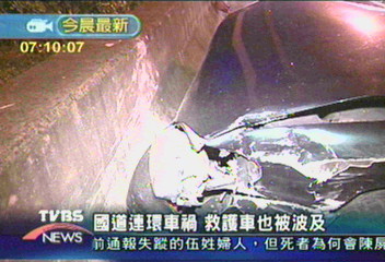 國道連環車禍 救護車也被波及