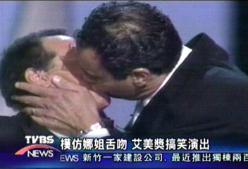 模仿娜姐舌吻 桑德林搞笑演出