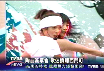 莎雅簽唱會 腳踩蛇板溜進場