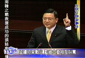 打架效應 藍綠支持者紛赴立院聲援