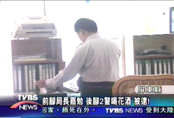 前腳局長嘉勉 後腳2警喝花酒被逮
