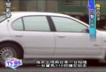 警制伏持槍嫌犯 遭兩車夾擊劫囚