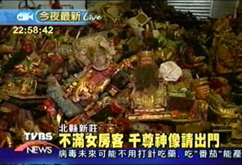 租屋糾紛! 千尊神像遭房東丟街頭