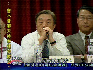 前台大院長登報反扁 醫界大老反擊