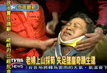 老婦上山採筍 失足墜崖奇蹟生還