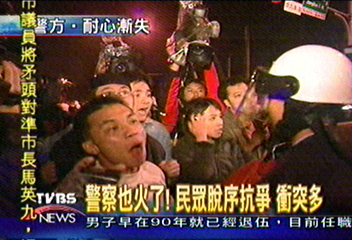 警察也火了！民眾脫序抗爭　衝突多