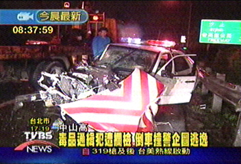毒品通緝犯遭攔檢 倒車撞警企圖逃逸