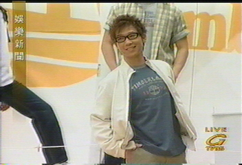 品冠為休閒服飾代言首度走秀